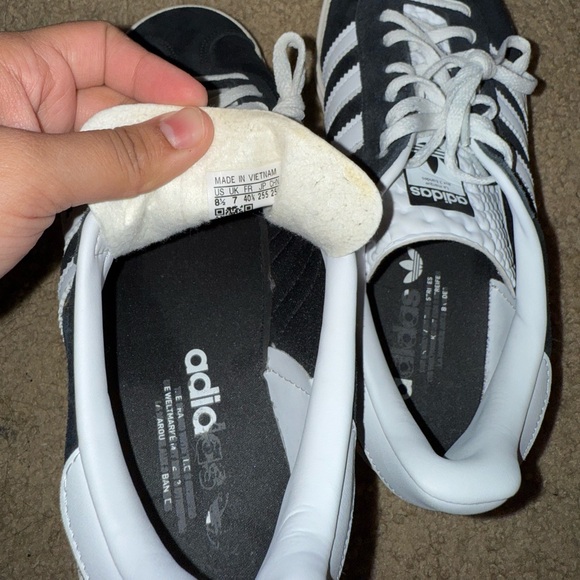 Shoes - Picture 9 of 10